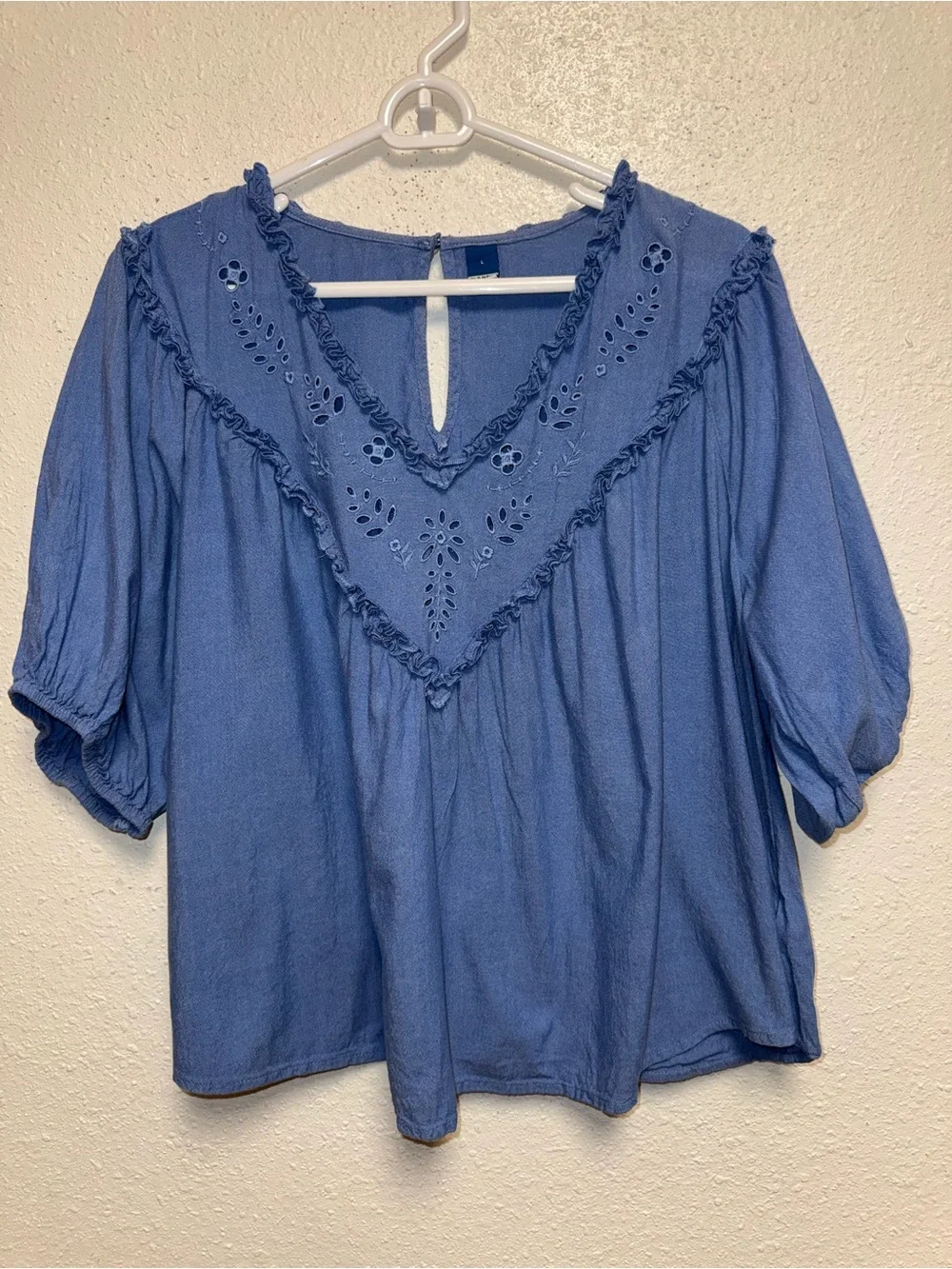 Old Navy Light Blue Eyelet V-Neck Peasant Blouse